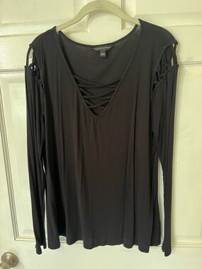 Rock & Republic Black Crisscross V-Neck Long Sleeve Top